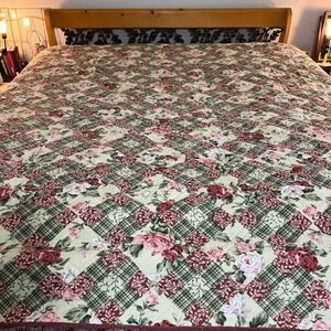 Peking Handicraft Floral Patchwork Quilt Reversible Pink Green Queen 86x90‎
